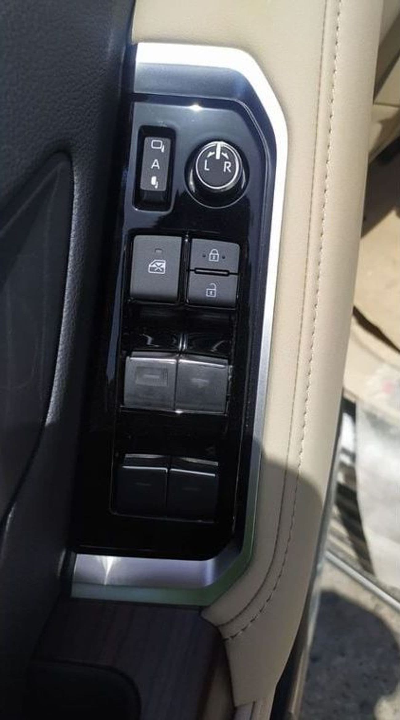 2024 Toyota Land Cruiser VX thumbnail 8