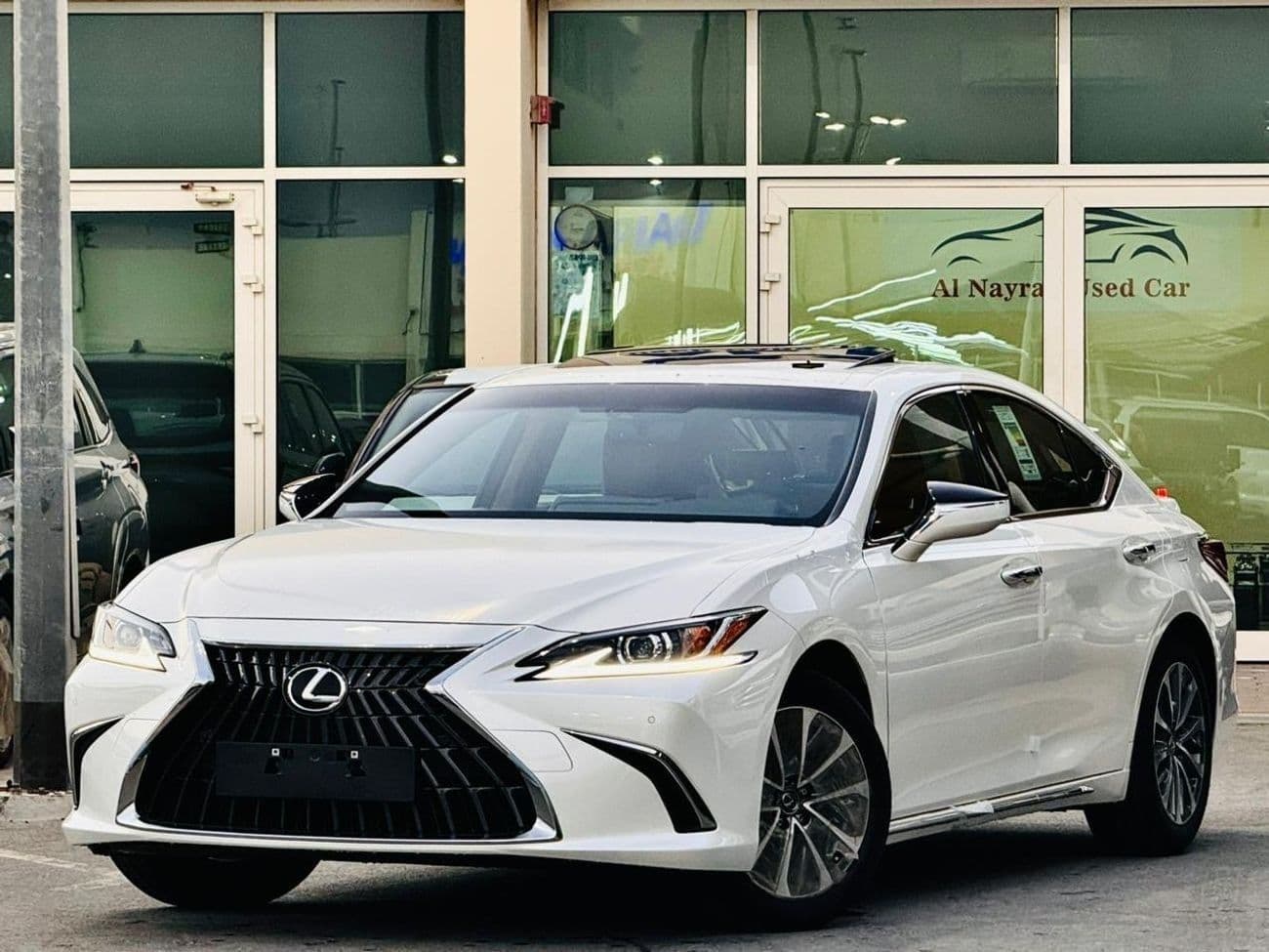 2025 Lexus ES300 thumbnail 2