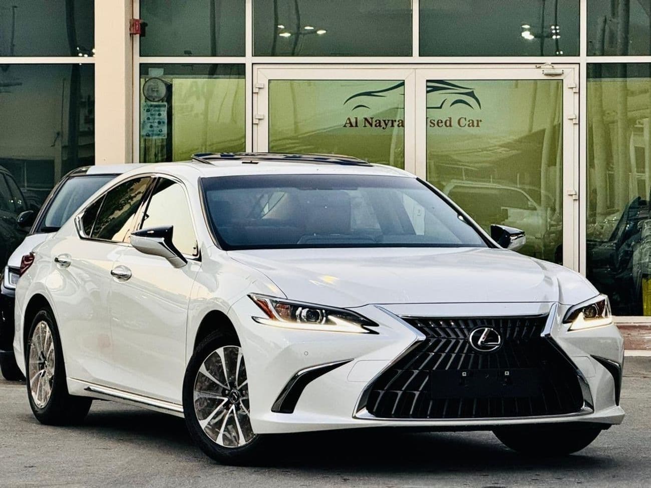 2025 Lexus ES300 thumbnail 3