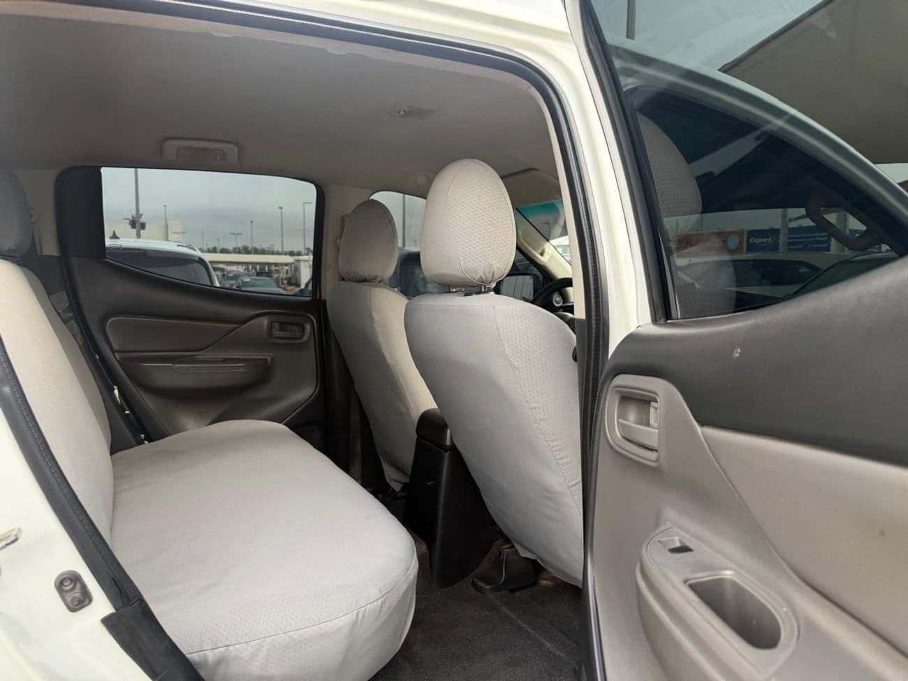 2017 Mitsubishi L200 GLX thumbnail 6