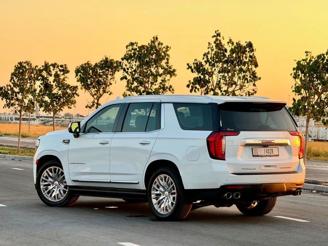 2024 GMC Yukon DENALI thumbnail 3