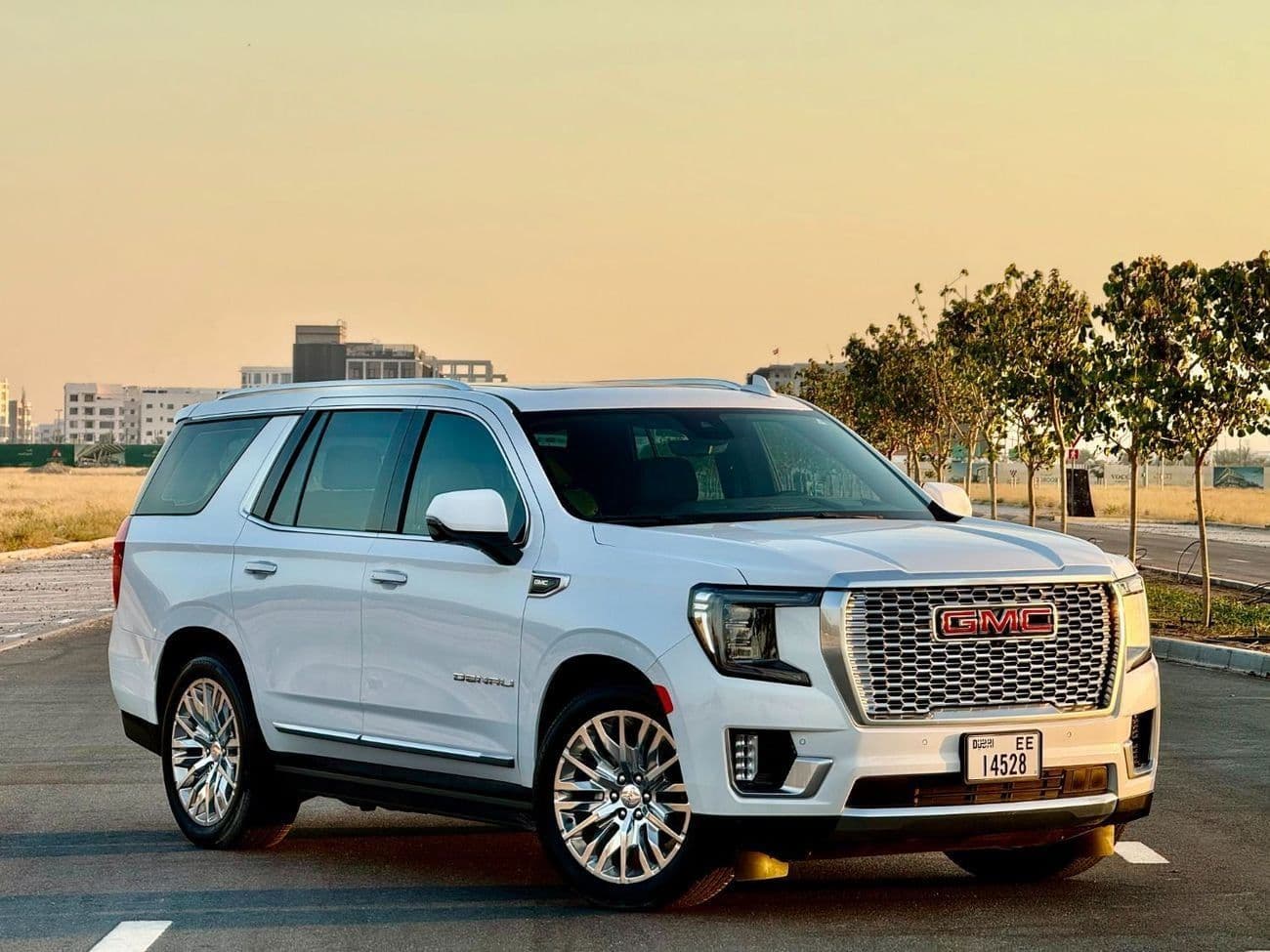 2024 GMC Yukon DENALI thumbnail 2