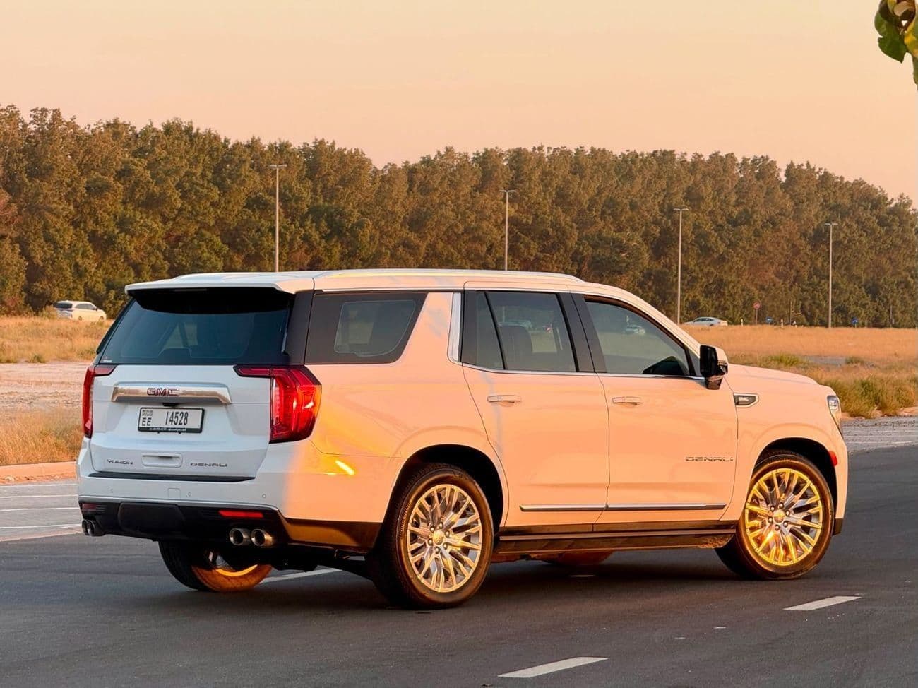 2024 GMC Yukon DENALI thumbnail 4