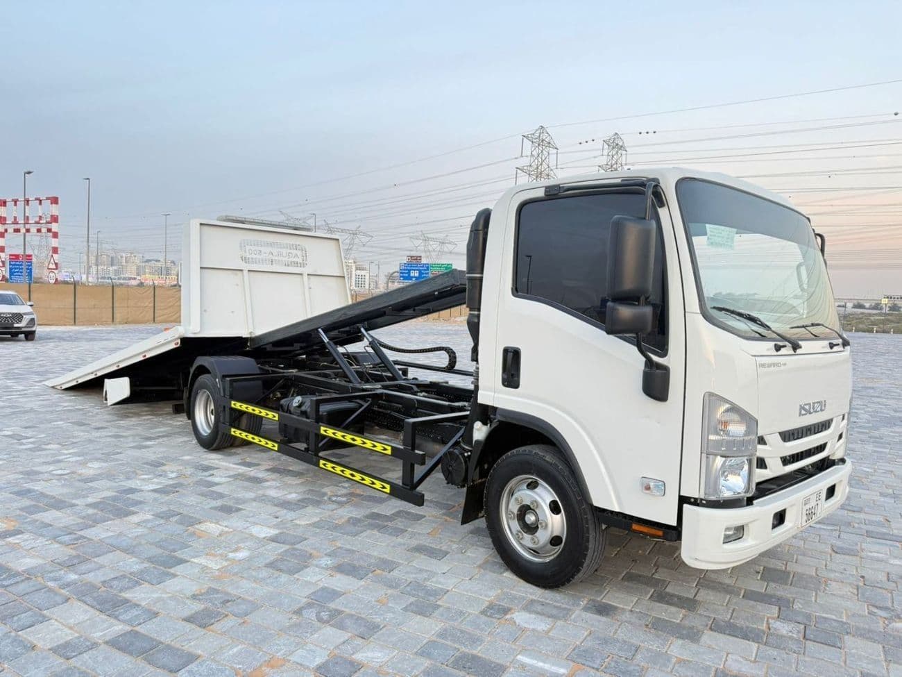 2025 Isuzu NPR 85