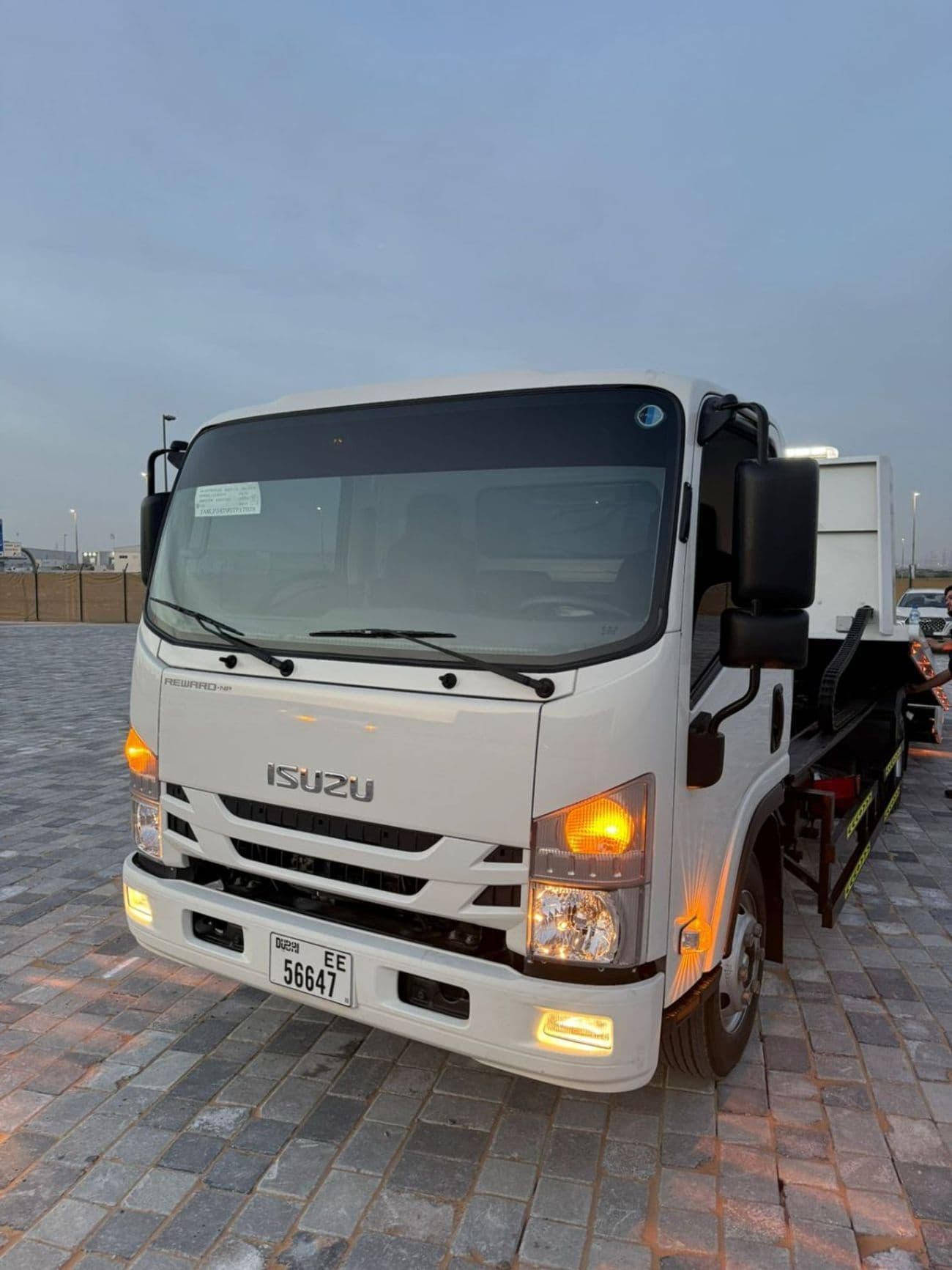 2025 Isuzu NPR 85 thumbnail 3