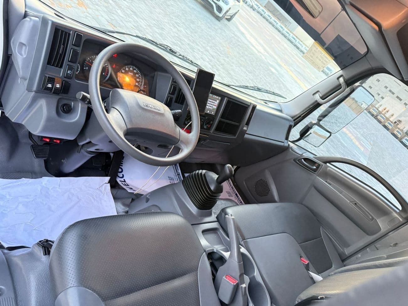 2025 Isuzu NPR 85 thumbnail 6