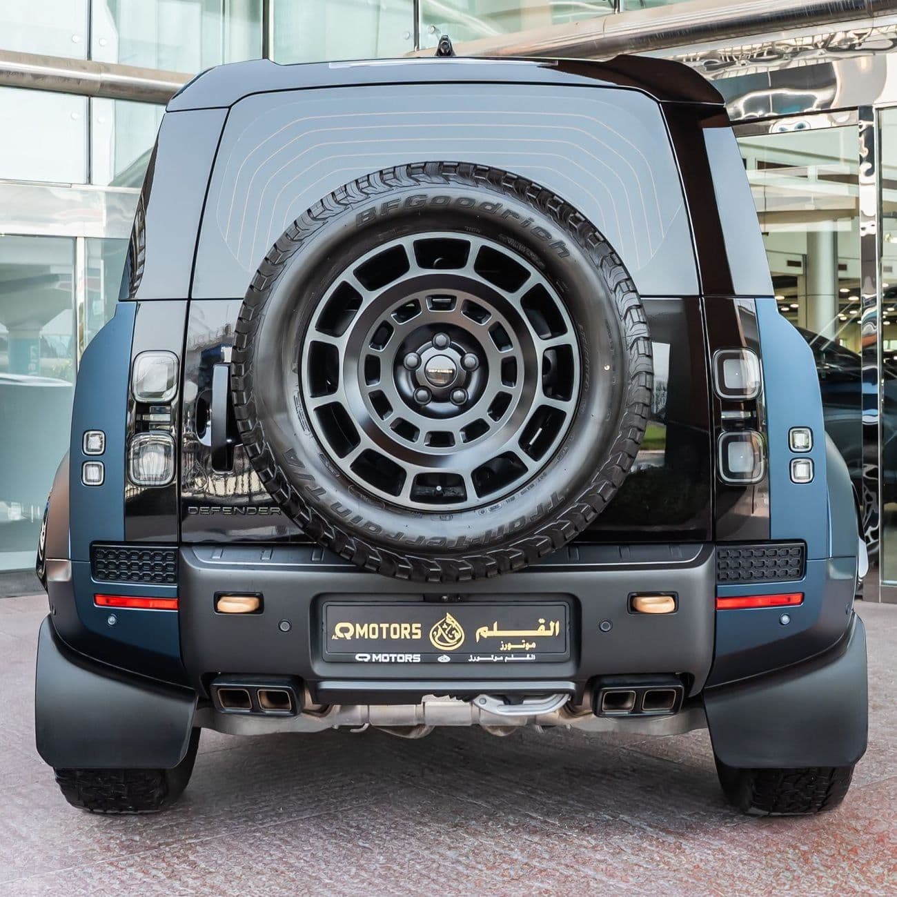 2026 Land Rover Defender 110 OCTA EDITION ONE P635 thumbnail 2