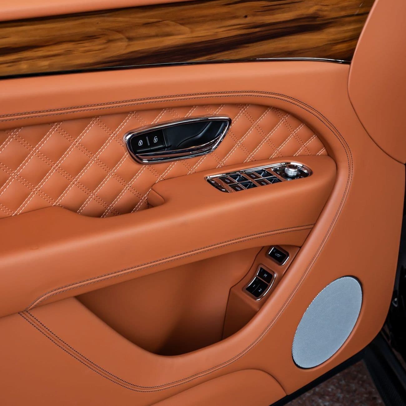 2023 Bentley Bentayga AZURE thumbnail 6