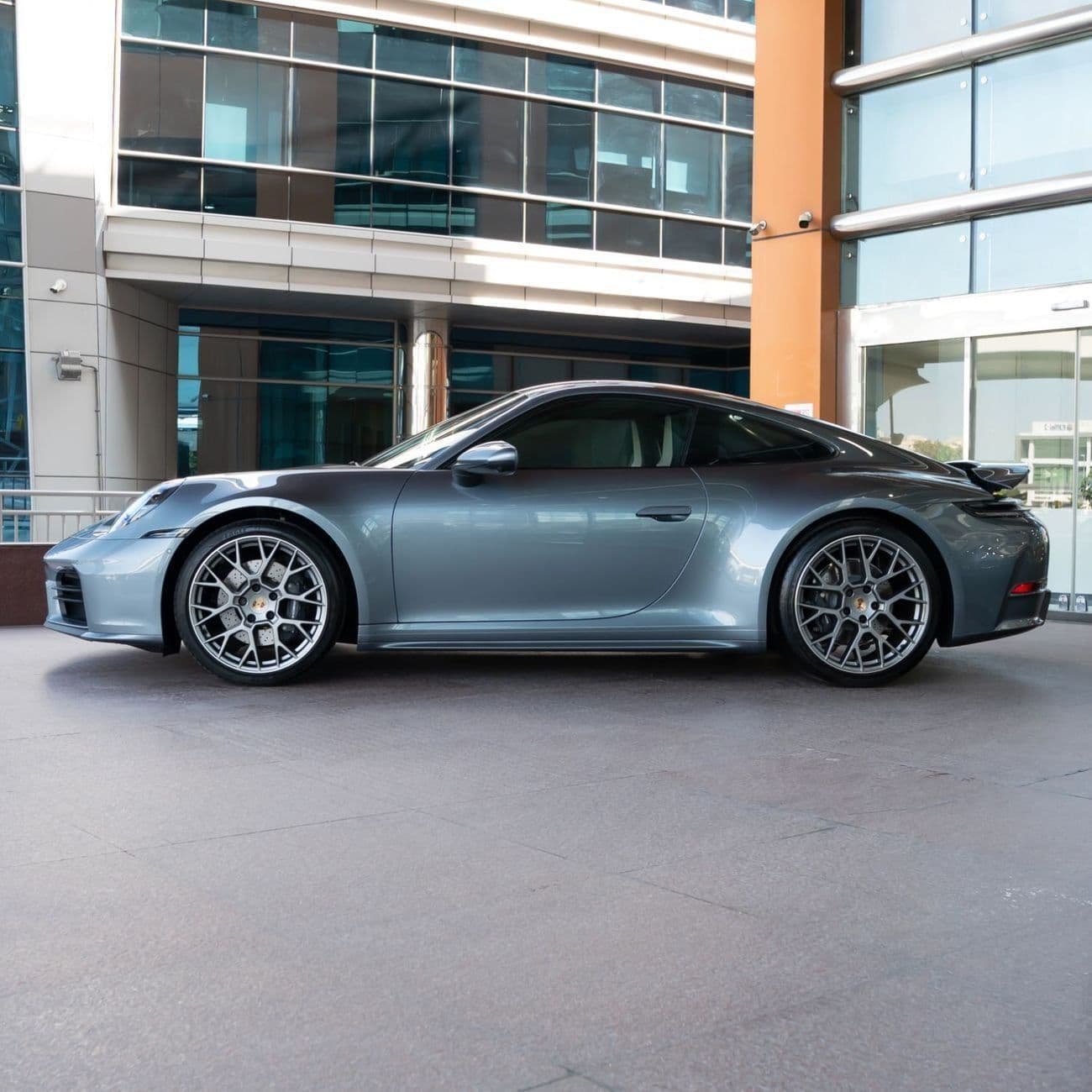 2025 Porsche 911 CARRERA thumbnail 3