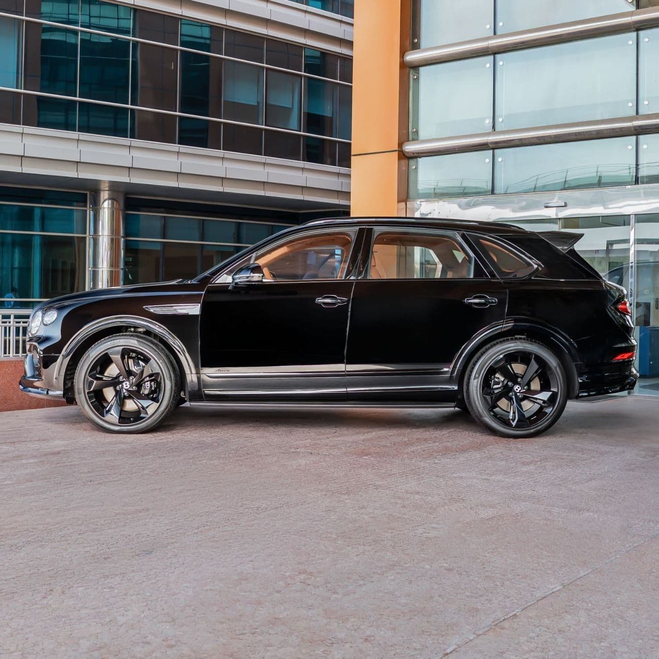 2023 Bentley Bentayga AZURE thumbnail 5