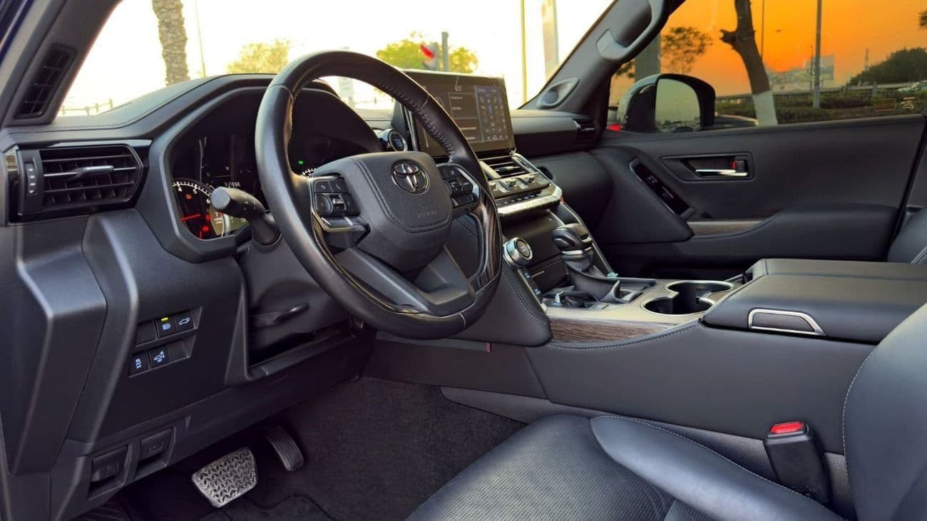 2023 Toyota Land Cruiser VXR thumbnail 8