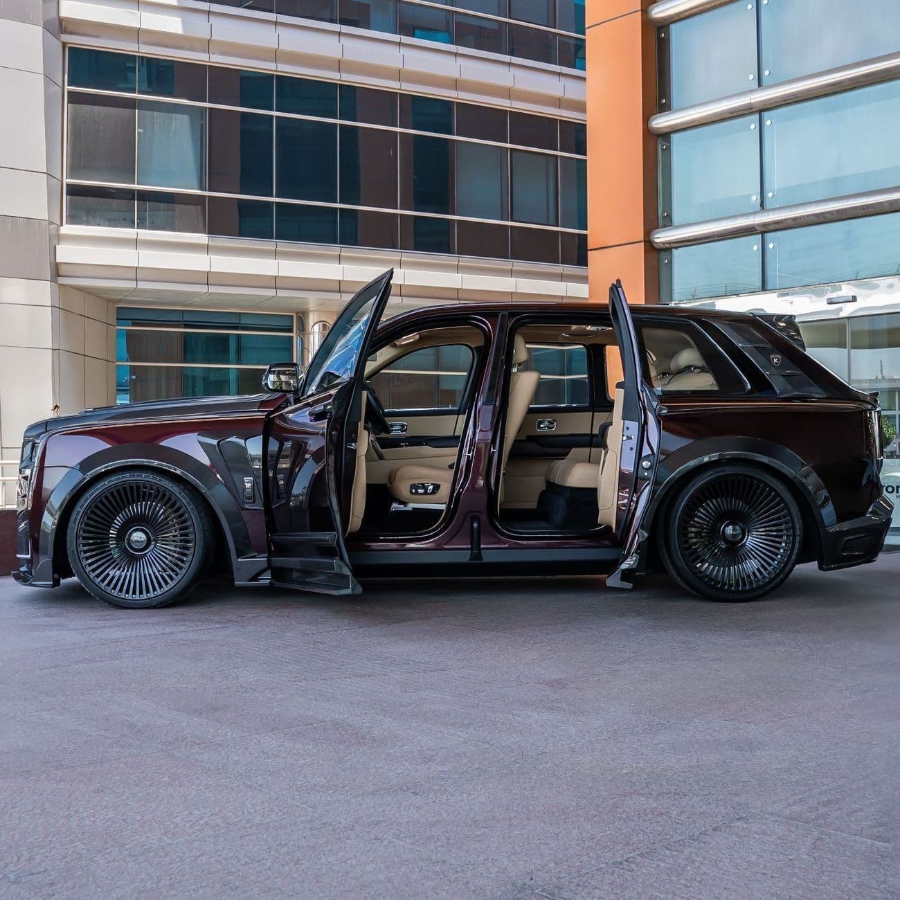 2020 Rolls Royce Cullinan BLACK BADGE thumbnail 2
