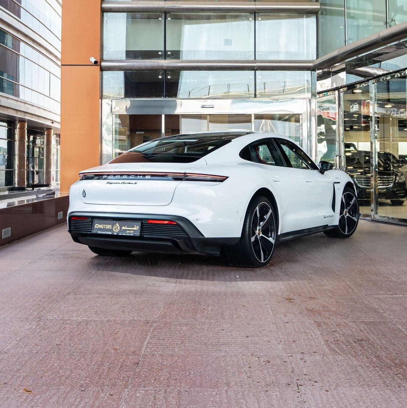 2020 Porsche Taycan TURBO thumbnail 2