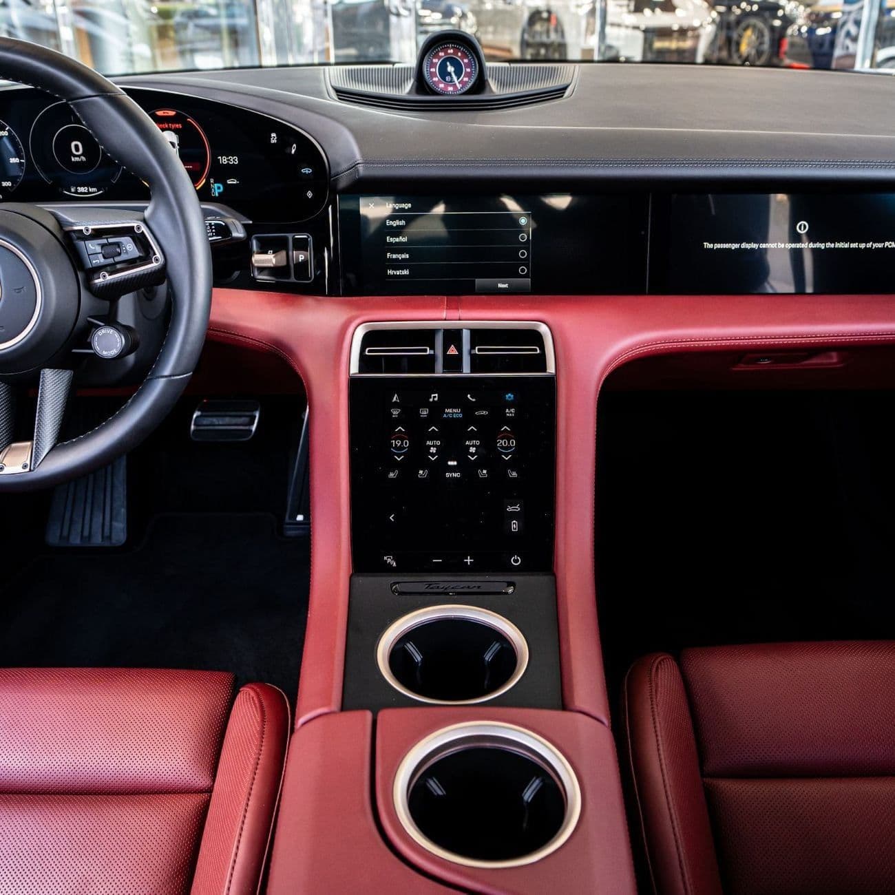 2020 Porsche Taycan TURBO thumbnail 8