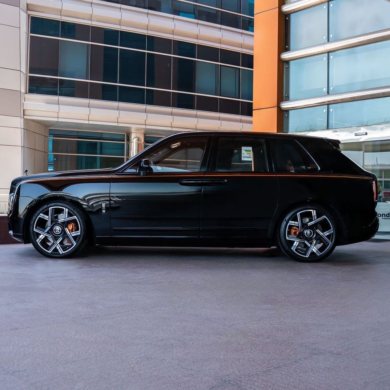 2025 Rolls Royce Cullinan BLACK BADGE thumbnail 3