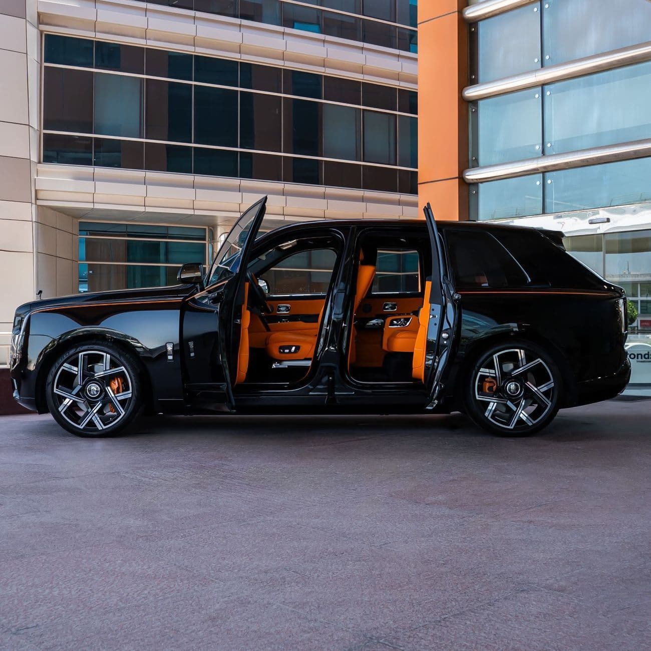 2025 Rolls Royce Cullinan BLACK BADGE thumbnail 4