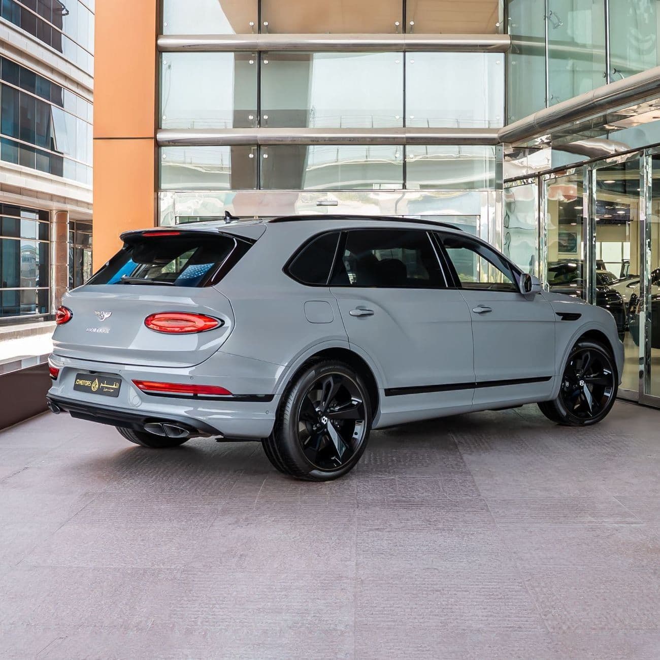 2023 Bentley Bentayga S thumbnail 2