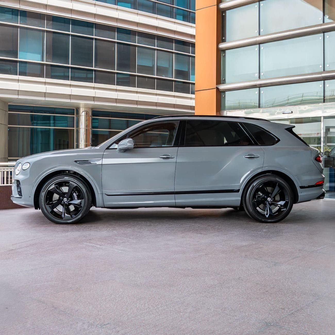 2023 Bentley Bentayga S thumbnail 5