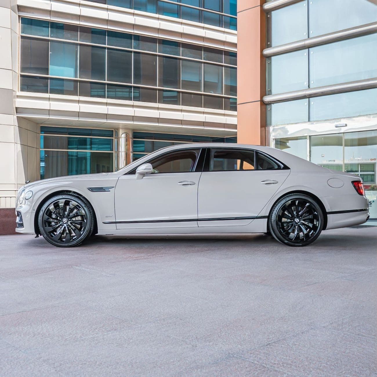2023 Bentley Flying Spur STANDARD HYBRID thumbnail 8