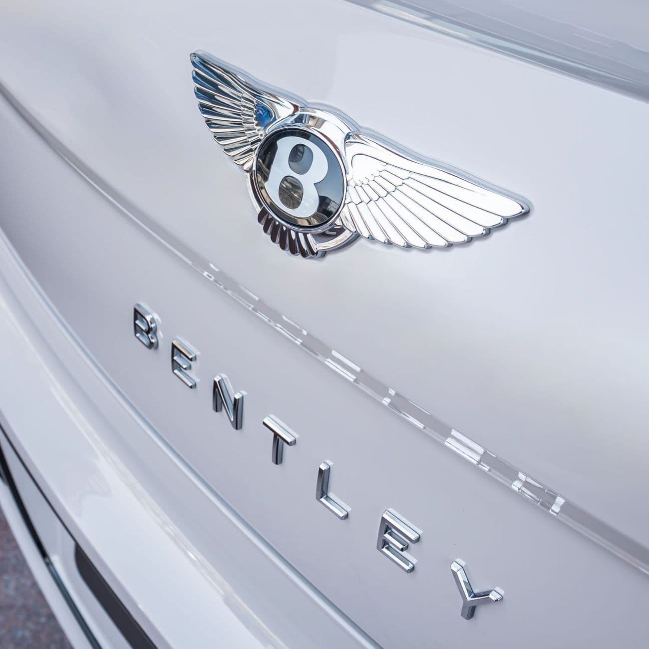 2023 Bentley Flying Spur STANDARD HYBRID thumbnail 5