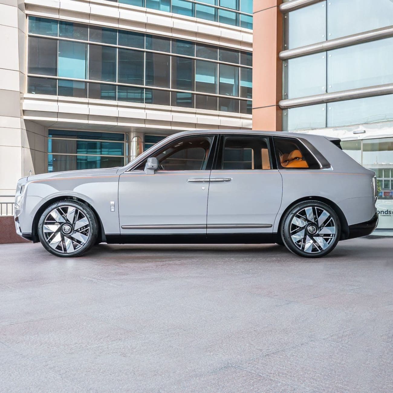 2026 Rolls Royce Cullinan SILVER BADGE thumbnail 5