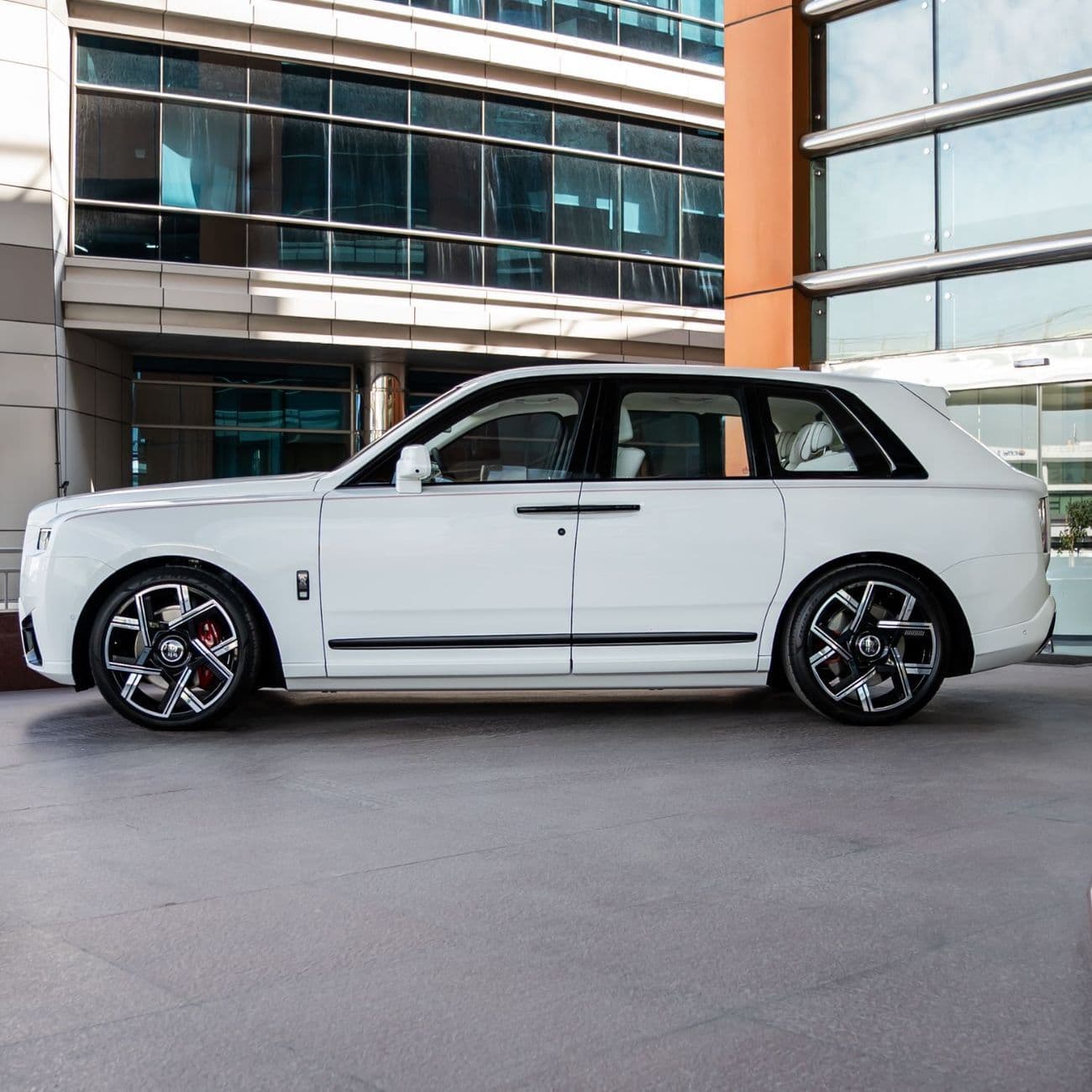 2025 Rolls Royce Cullinan BLACK BADGE thumbnail 3