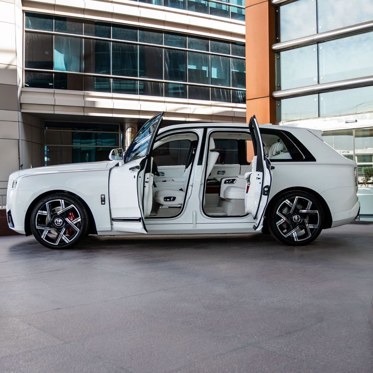2025 Rolls Royce Cullinan BLACK BADGE thumbnail 4