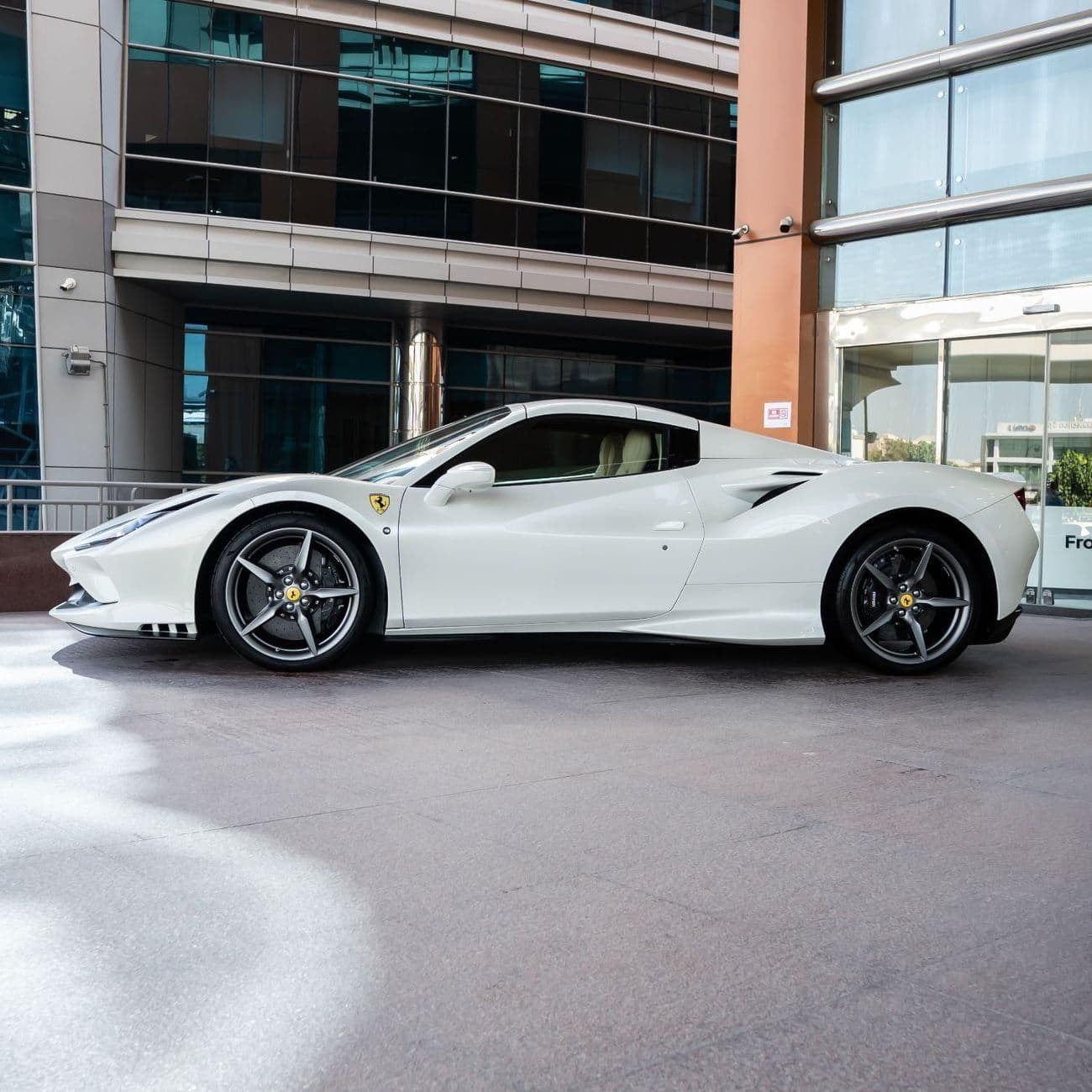 2021 Ferrari F8 Spider STANDARD thumbnail 6
