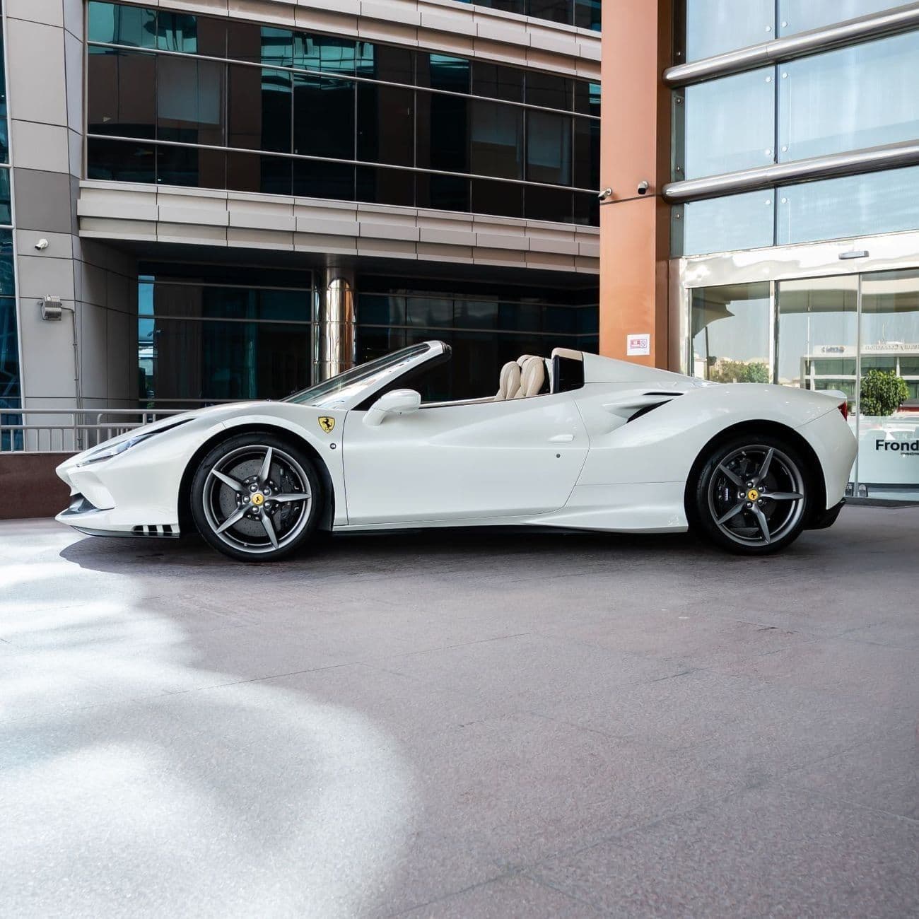 2021 Ferrari F8 Spider STANDARD thumbnail 4