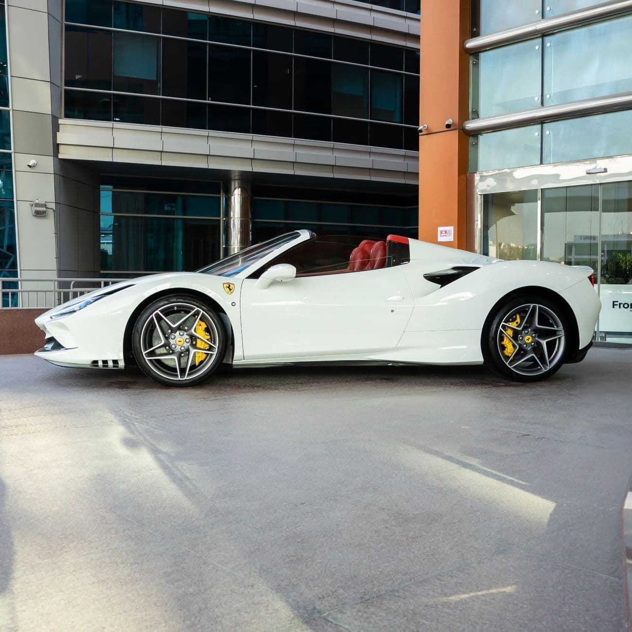 2021 Ferrari F8 Spider STANDARD thumbnail 8