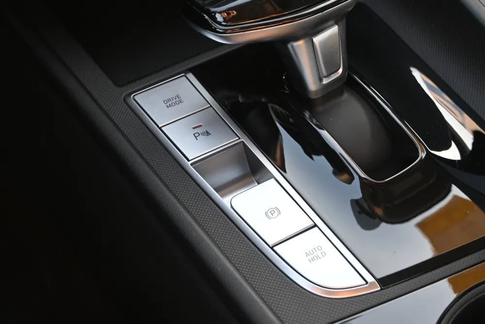 2025 Hyundai Elantra thumbnail 4