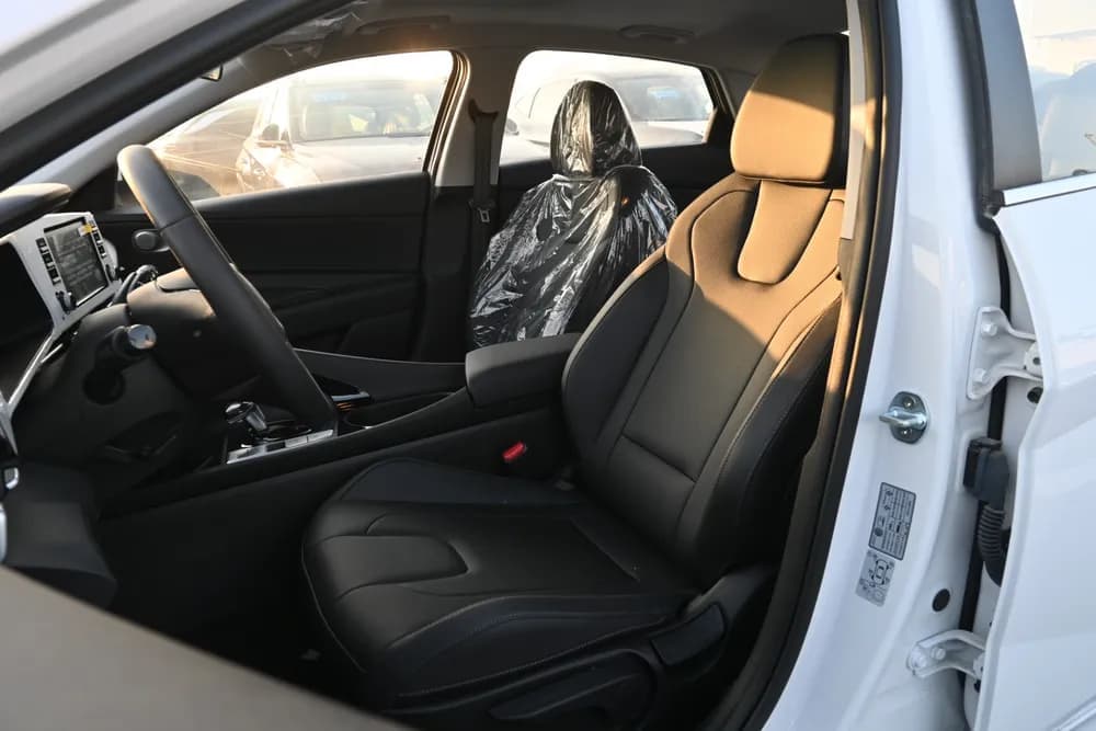 2025 Hyundai Elantra thumbnail 8