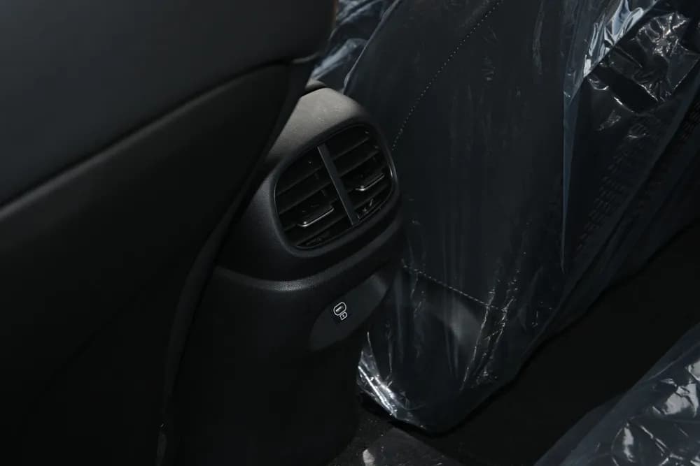 2025 Hyundai Elantra thumbnail 9
