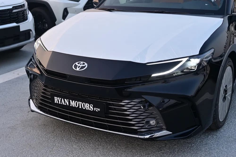 2025 Toyota Camry thumbnail 2