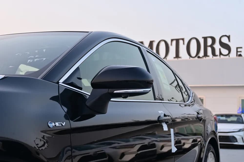 2025 Toyota Camry thumbnail 3