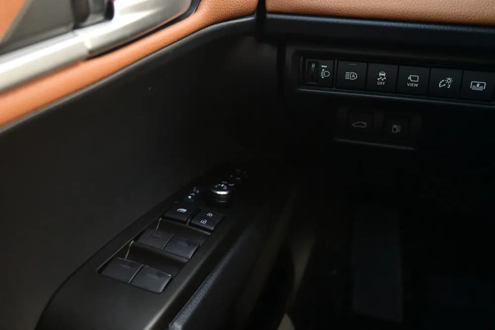 2025 Toyota Camry thumbnail 9