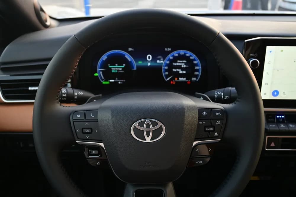 2025 Toyota Camry thumbnail 10