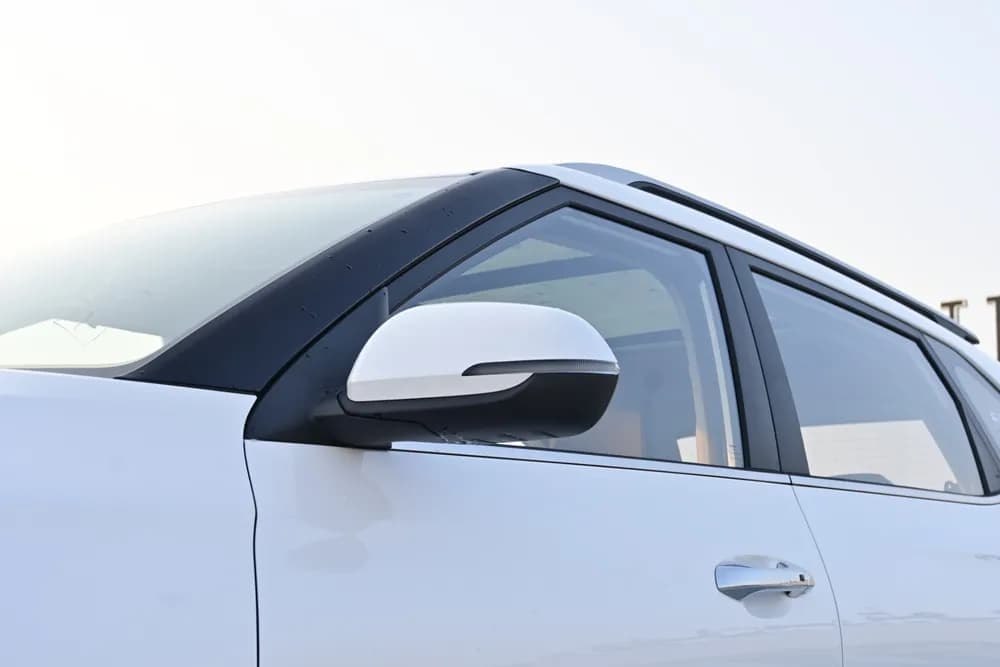 2025 Kia Seltos thumbnail 2