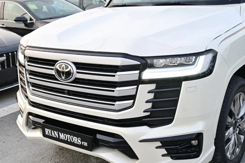 2025 Toyota Land Cruiser thumbnail 2
