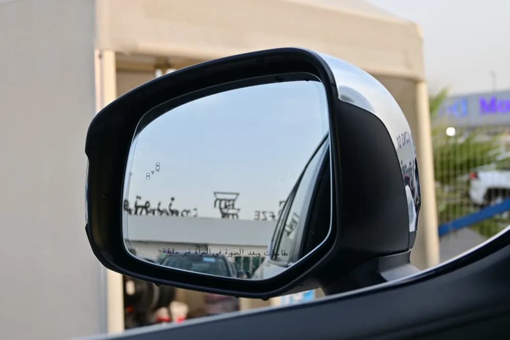 2025 Toyota Land Cruiser thumbnail 4