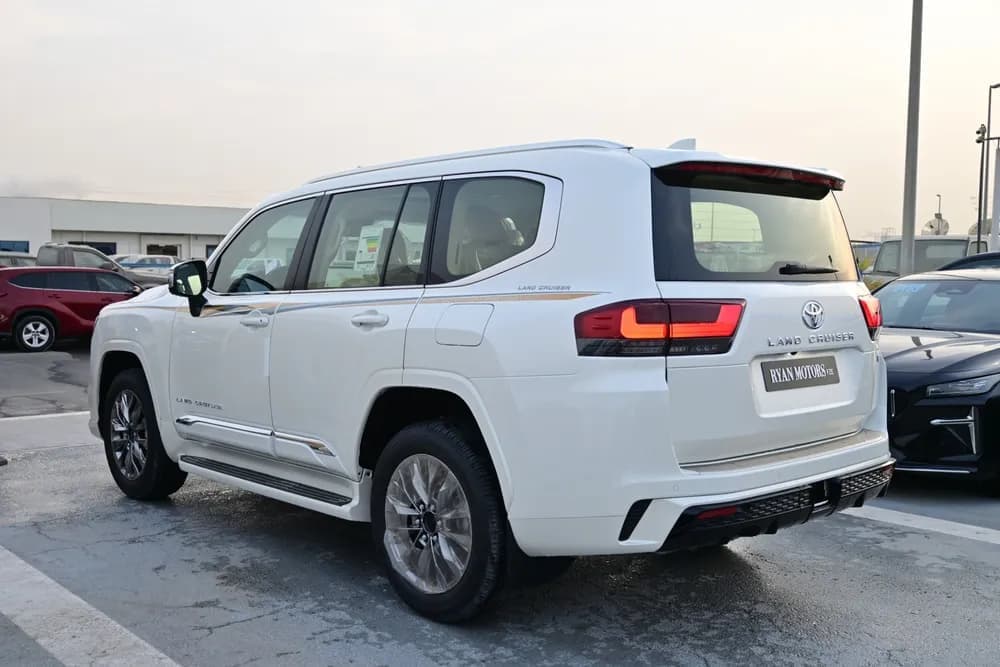 2025 Toyota Land Cruiser thumbnail 5