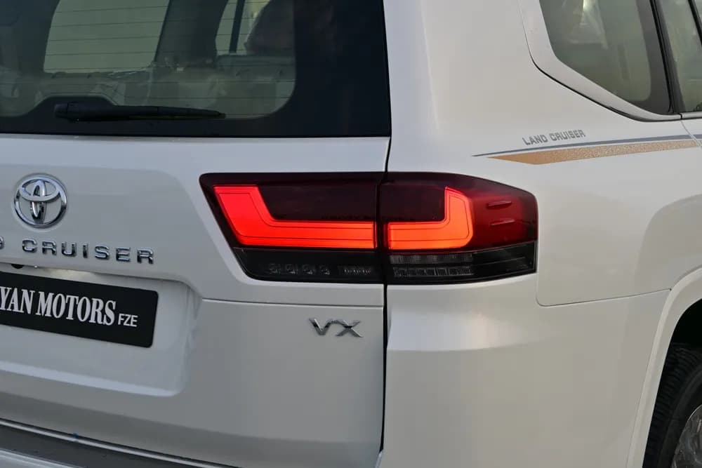 2025 Toyota Land Cruiser thumbnail 8