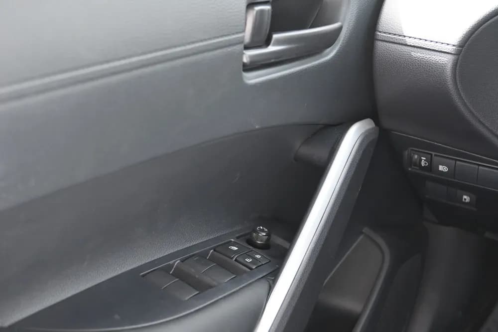 2025 Toyota Corolla thumbnail 9