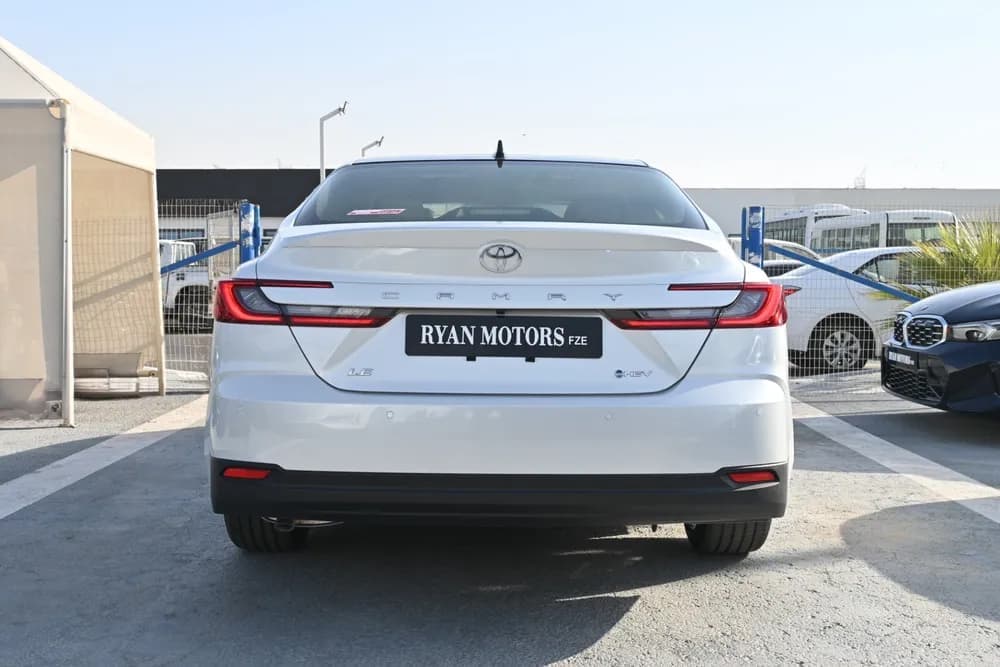 2025 Toyota Camry LE HEV 215 HP thumbnail 5
