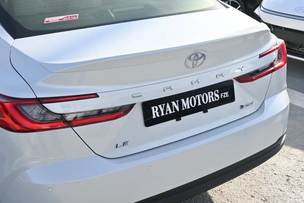 2025 Toyota Camry LE HEV 215 HP thumbnail 7