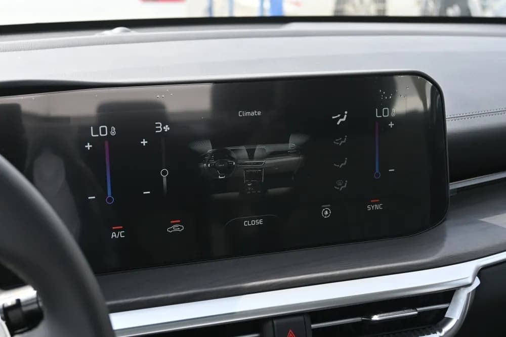 2026 Kia K5 thumbnail 9