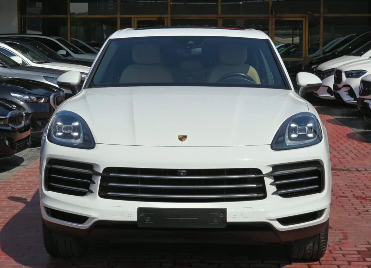 2018 Porsche Cayenne STANDARD thumbnail 3