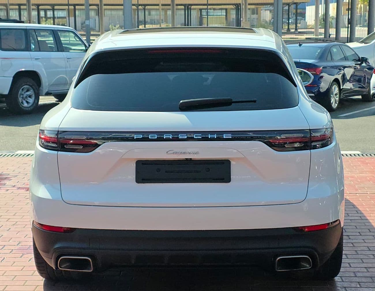 2018 Porsche Cayenne STANDARD thumbnail 6