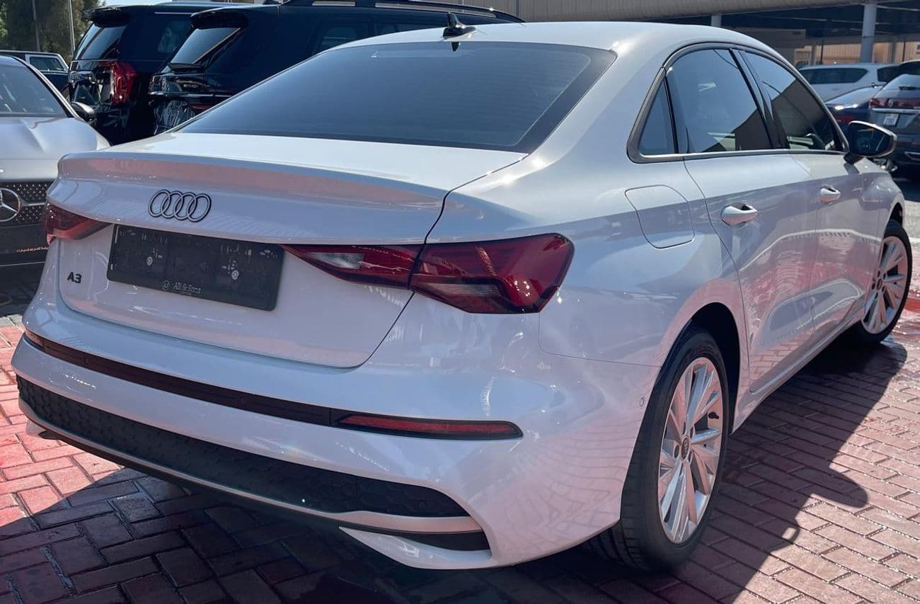 2025 Audi A3 35 TFSI thumbnail 4