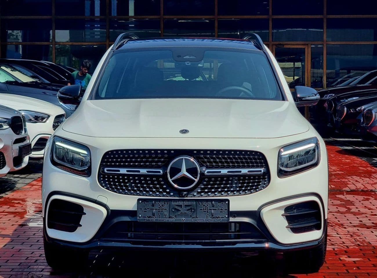 2025 Mercedes Benz GLB200 STANDARD thumbnail 2